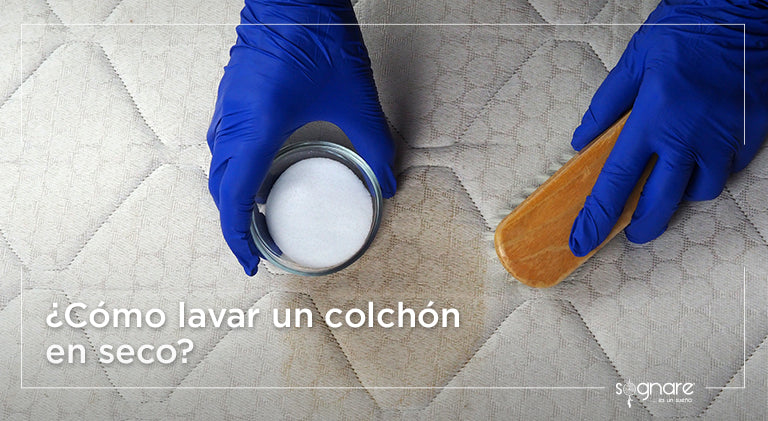 ¿Cómo lavar un colchón en seco?