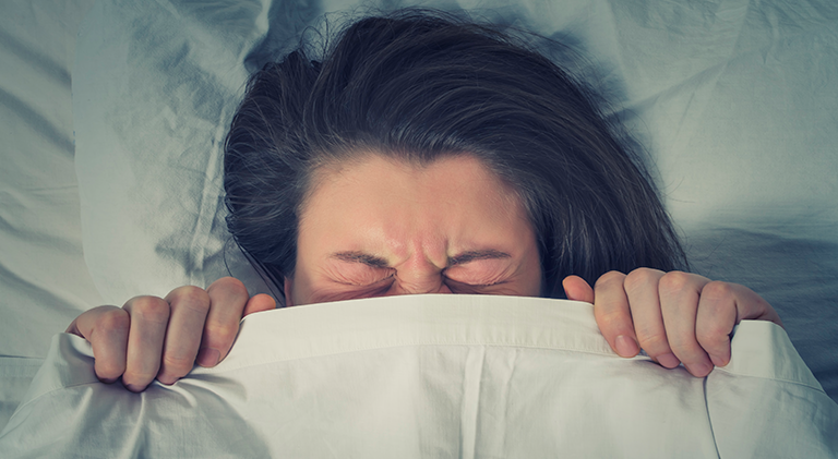 Más allá del insomnio: por qué nos da miedo dormir solos-Sognare